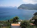pohled k sousedn�mu ostrovu Alonissos (vlevo v d�li)